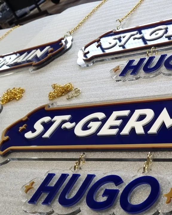 Targhe sagomate in plexiglas ST-GERMAIN e HUGO